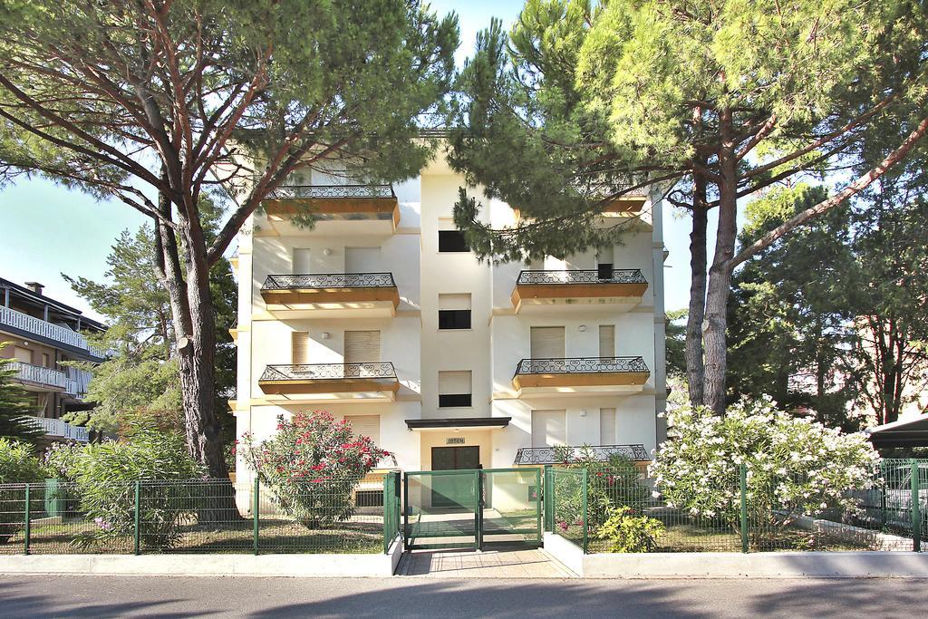 Residenza Ibsen Apartment Lignano Sabbiadoro Room photo