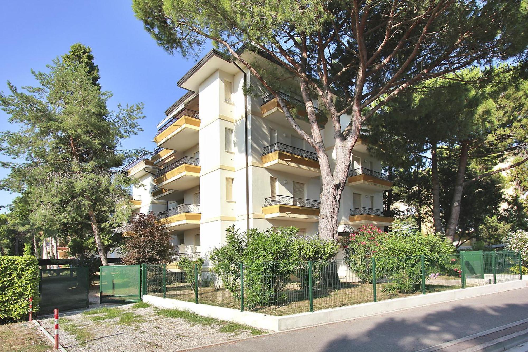 Residenza Ibsen Apartment Lignano Sabbiadoro Exterior photo